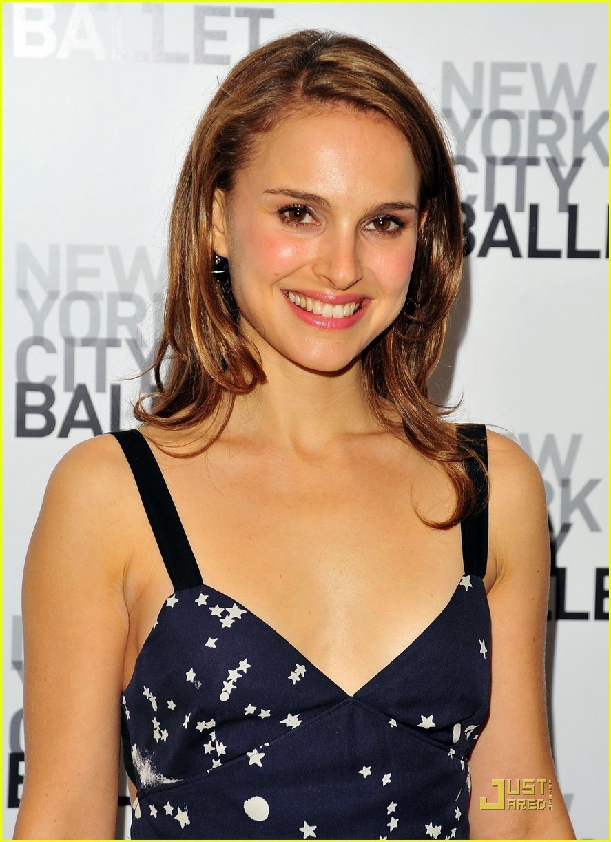 Natalie-Portman-is-Ballet-Beautiful-natalie-portman-9185866-887-1222.jpg